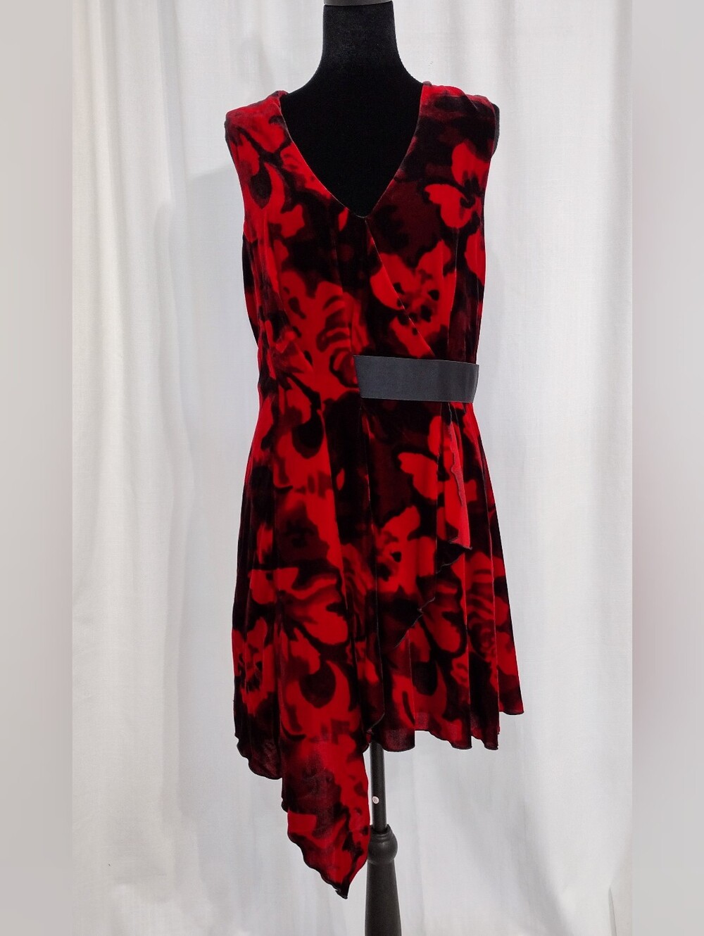 RACHEL Rachel Roy Sz 10 Red and Black Floral V-Neck Asymmetric Dress